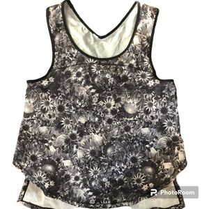 Lululemon tank top sleeveless shirt size 4 black floral flower print gym workout